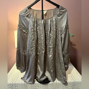 Beautifully embroidered silver top by Sundance. sz Large. 100% silk, crew neck.